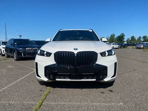 New 2026 BMW X5 xDrive40i w/ M Sport Package AWD/4WD image 2