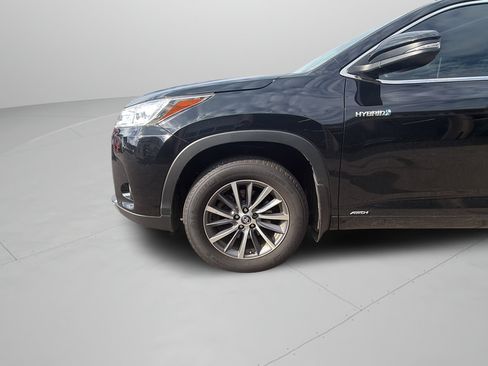 Used 2018 Toyota Highlander XLE AWD/4WD image 31