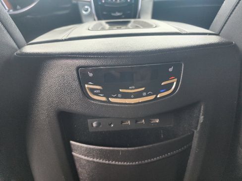 Used 2017 Cadillac Escalade ESV Premium Luxury AWD/4WD image 20