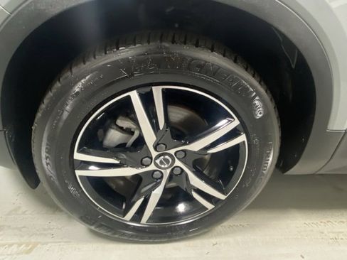 Used 2025 Volvo XC40 B5 Core image 5