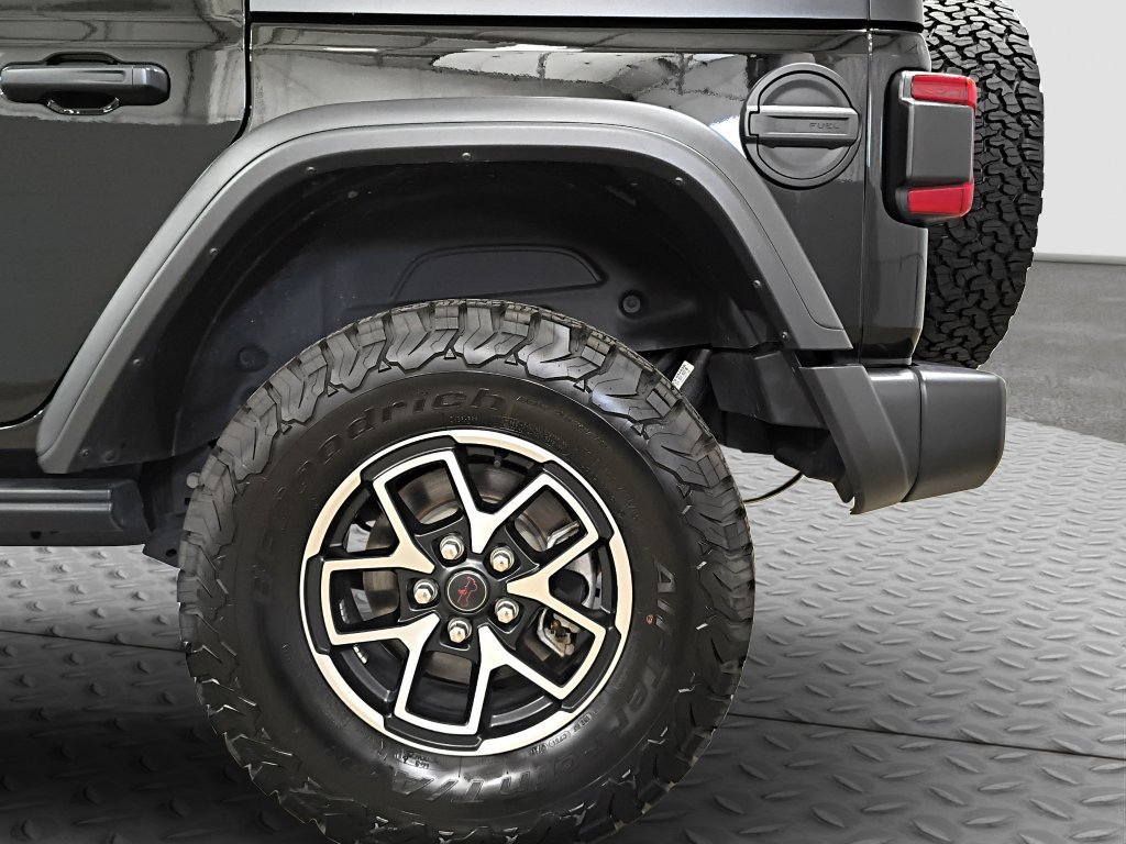 Used 2026 Jeep Wrangler Unlimited Rubicon w/ Dual Top Group AWD/4WD image 13