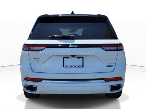 Used 2025 Jeep Grand Cherokee Summit w/ Luxury Tech Group V AWD/4WD image 6