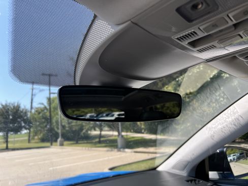 Certified 2025 Volkswagen Taos SE image 25