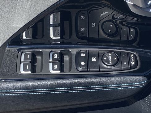 Used 2022 Kia Niro EX Premium FWD image 19