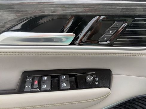 Used 2022 Jeep Wagoneer Series III w/ Premium Group I image 15