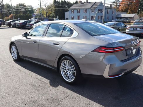 Used 2024 BMW 530i xDrive image 8