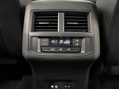 Used 2023 Volkswagen Atlas SE w/ Panoramic Sunroof Package image 32