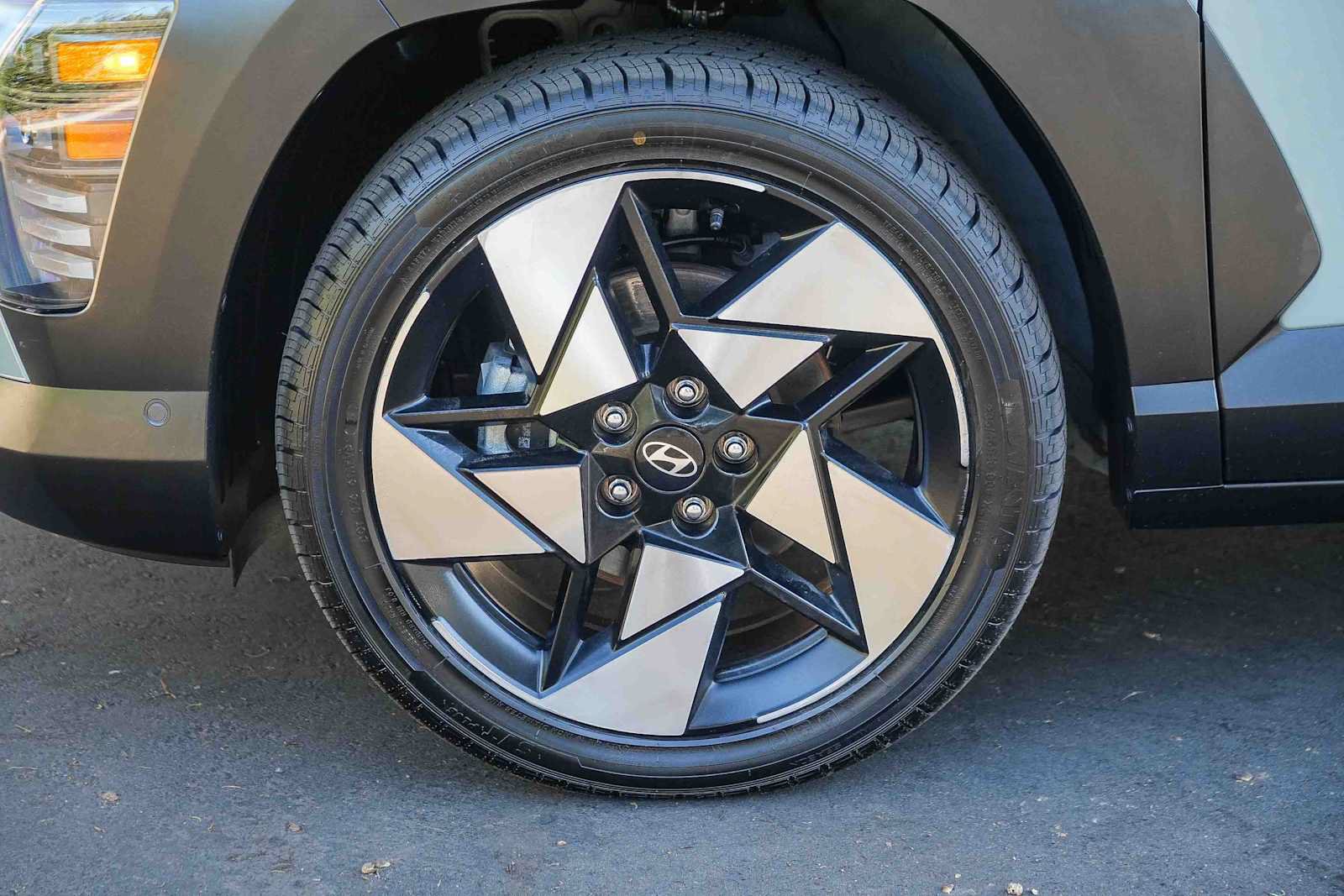 Certified 2024 Hyundai Kona Limited FWD image 11