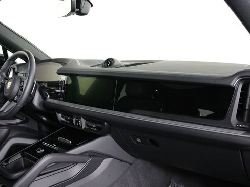 Certified 2025 Porsche Cayenne Coupe image 24