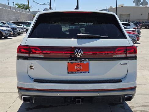 New 2025 Volkswagen Atlas Peak Edition SE image 9