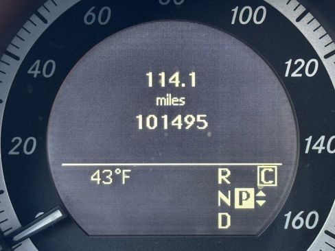 Used 2010 Mercedes-Benz E 550 Sport image 12