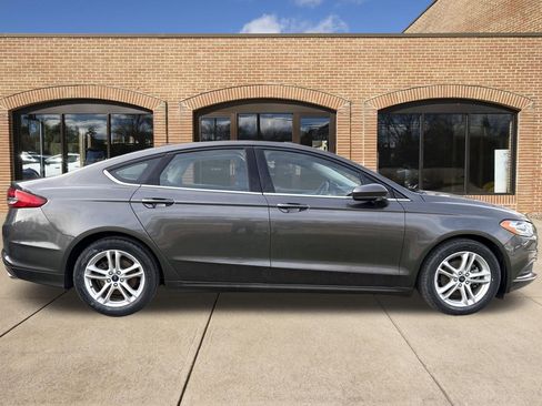 Used 2018 Ford Fusion SE w/ Fusion SE Technology Package image 27