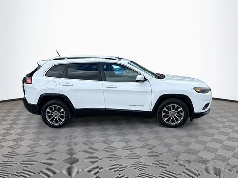 Used 2019 Jeep Cherokee Latitude Plus image 5