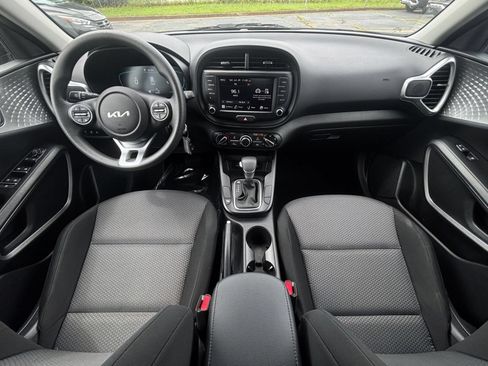Used 2025 Kia Soul LX w/ LX Technology Package FWD image 31