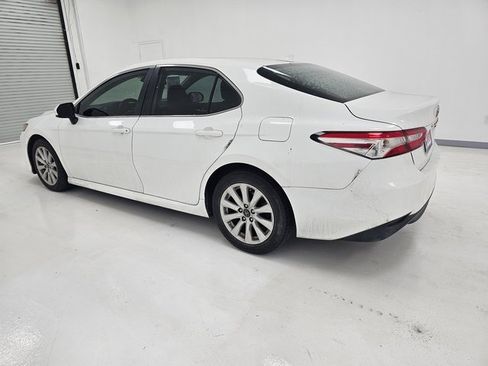 Used 2020 Toyota Camry LE image 18