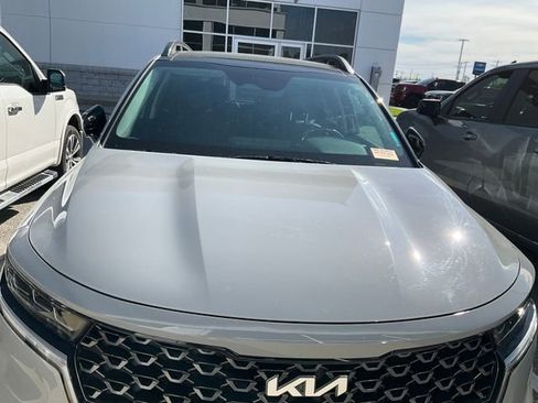 Used 2023 Kia Sorento SX Prestige image 2