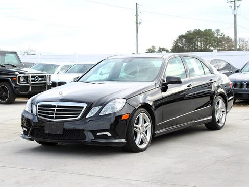 Used 2011 Mercedes-Benz E 550 4MATIC Sedan image 3