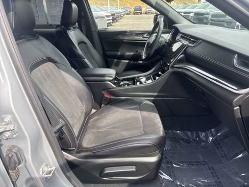 Certified 2023 Jeep Grand Cherokee Altitude image 31