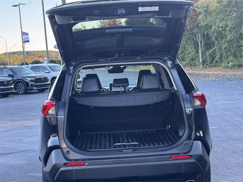 Used 2022 Toyota RAV4 XLE Premium image 11