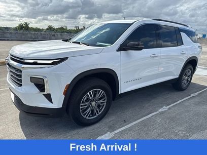 Used 2025 Chevrolet Traverse LT