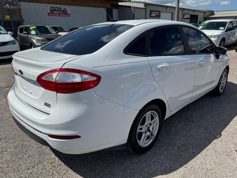 Used 2017 Ford Fiesta SE image 4