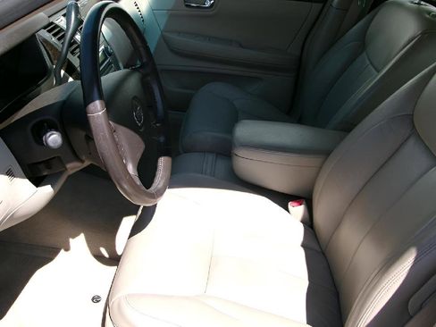 Used 2011 Cadillac DTS FWD image 13