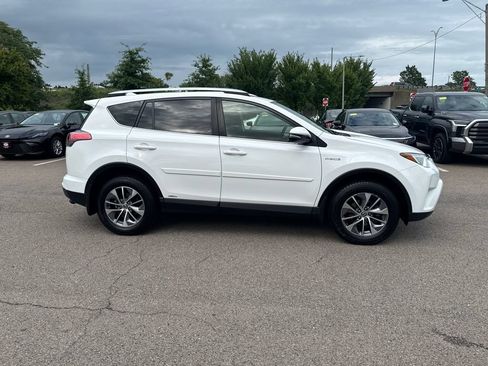 Used 2016 Toyota RAV4 XLE AWD/4WD image 10