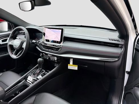 New 2026 Jeep Compass Trailhawk w/ Sun, Sound & Navigation Group AWD/4WD image 32