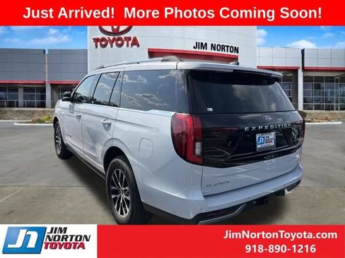 Used 2025 Ford Expedition Platinum AWD/4WD image 3