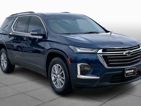 Used 2023 Chevrolet Traverse LT image 3