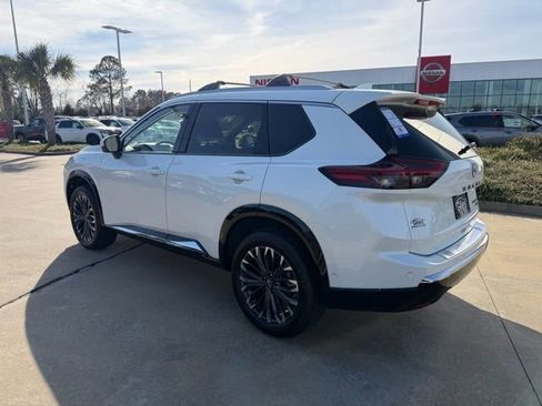 New 2026 Nissan Rogue Platinum image 3