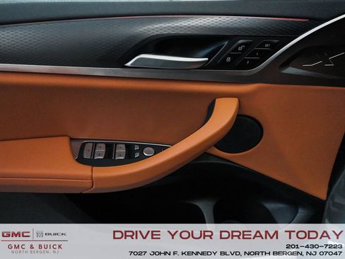 Used 2025 BMW X4 M40i w/ Premium Package image 12