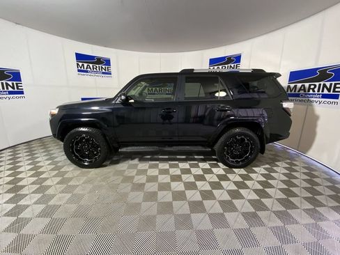 Used 2020 Toyota 4Runner SR5 Premium w/ Moonroof Package AWD/4WD image 10
