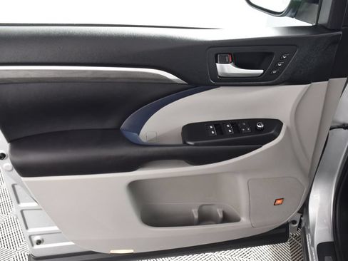 Used 2017 Toyota Highlander Limited Platinum AWD/4WD image 14