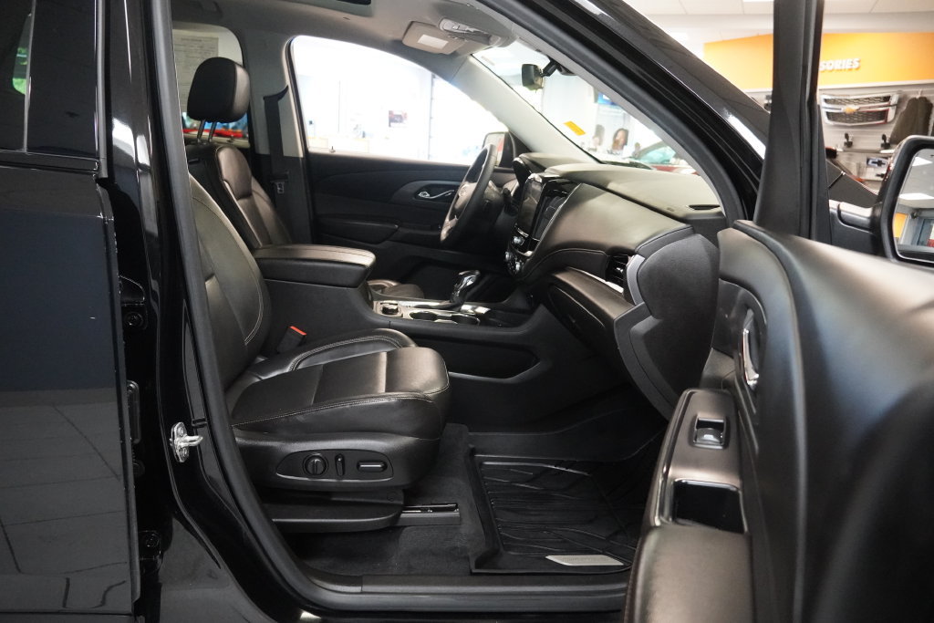 Used 2021 Chevrolet Traverse Premier w/ Redline Edition AWD/4WD image 14