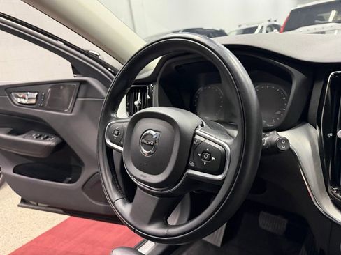 Used 2019 Volvo XC60 T5 Momentum w/ Multimedia Package AWD/4WD image 46