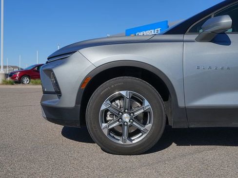 Used 2025 Chevrolet Blazer LT AWD/4WD image 11