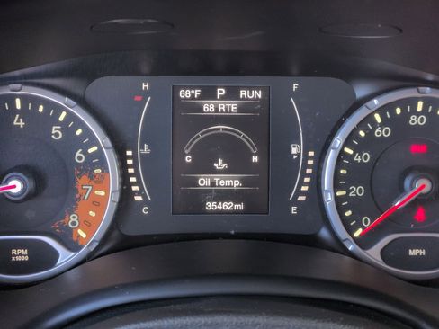 Used 2016 Jeep Renegade Latitude w/ Popular Equipment Group image 22