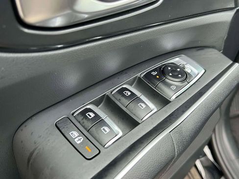 Used 2025 Kia Sorento S image 18