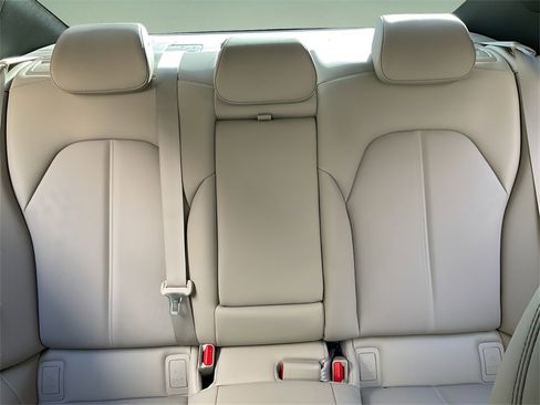 Used 2023 Genesis G70 2.0T image 12