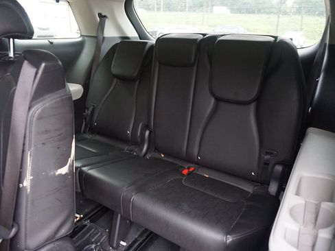 Used 2024 Kia Carnival EX FWD image 14