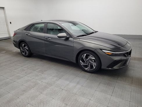 Used 2024 Hyundai Elantra Limited image 11