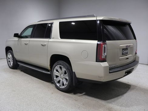 Used 2016 GMC Yukon XL SLT AWD/4WD image 4