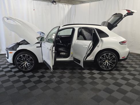 Certified 2026 Porsche Macan AWD/4WD image 13