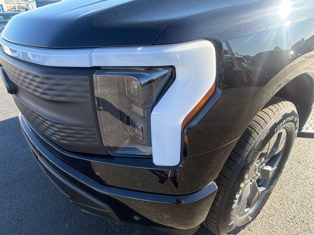Used 2025 Ford F150 Lightning Flash AWD/4WD image 16