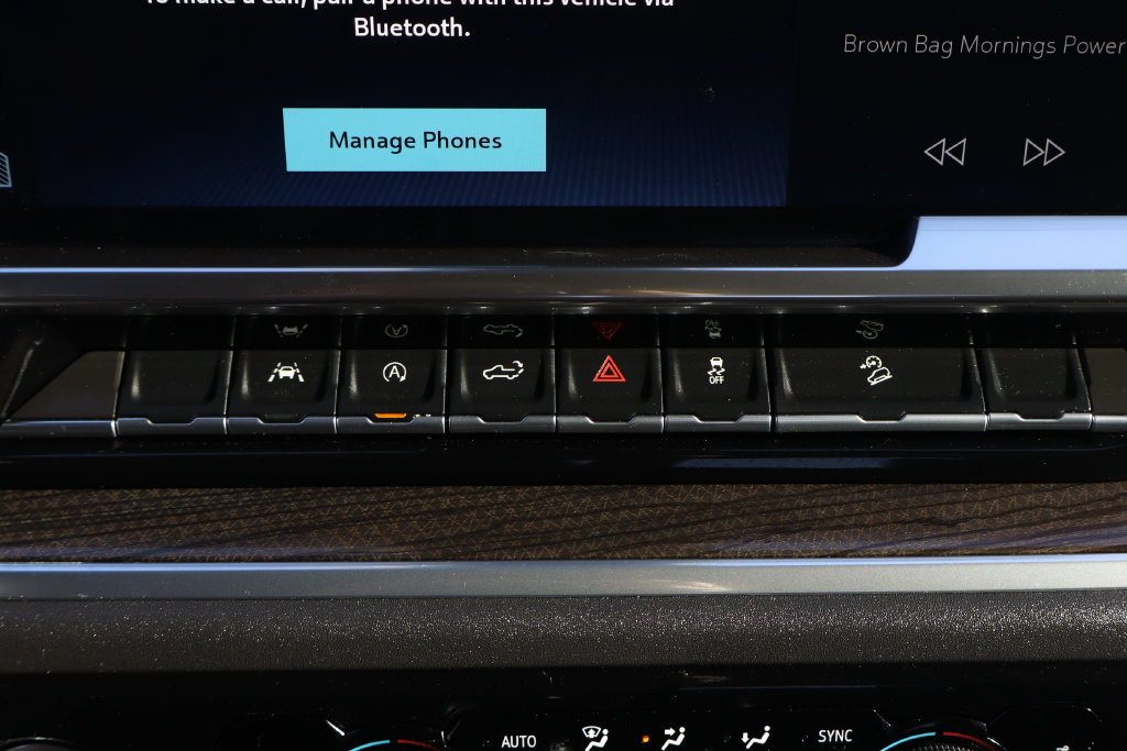 Used 2022 Chevrolet Silverado 1500 LT Trail Boss w/ LPO, Dark Essentials Package AWD/4WD image 36