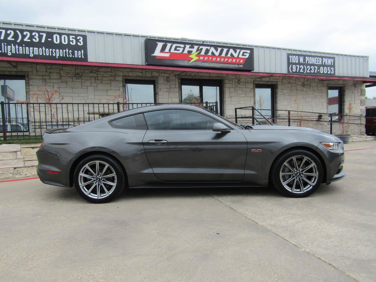 Used 2016 Ford Mustang GT Premium RWD image 5