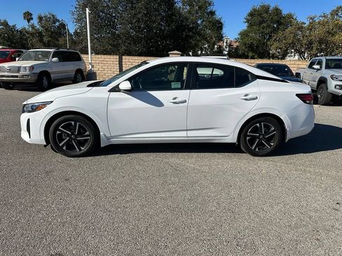 Used 2024 Nissan Sentra SV FWD image 2