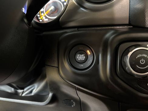 Used 2022 Jeep Wrangler Sport AWD/4WD image 29