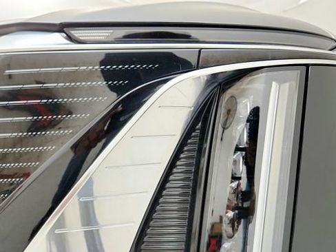Used 2025 Cadillac Lyriq Luxury AWD/4WD image 25